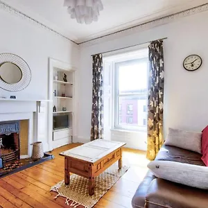 Entire Period Flat By Centre Edinburgh